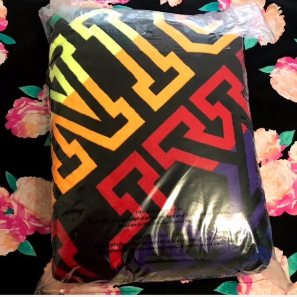 VS PINK Rainbow Sherpa Blanket - Picture 4 of 5